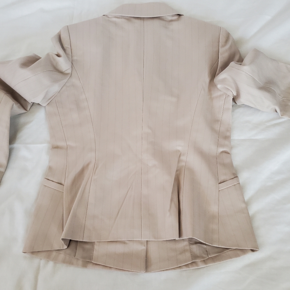 Suit - Picture 12 of 13